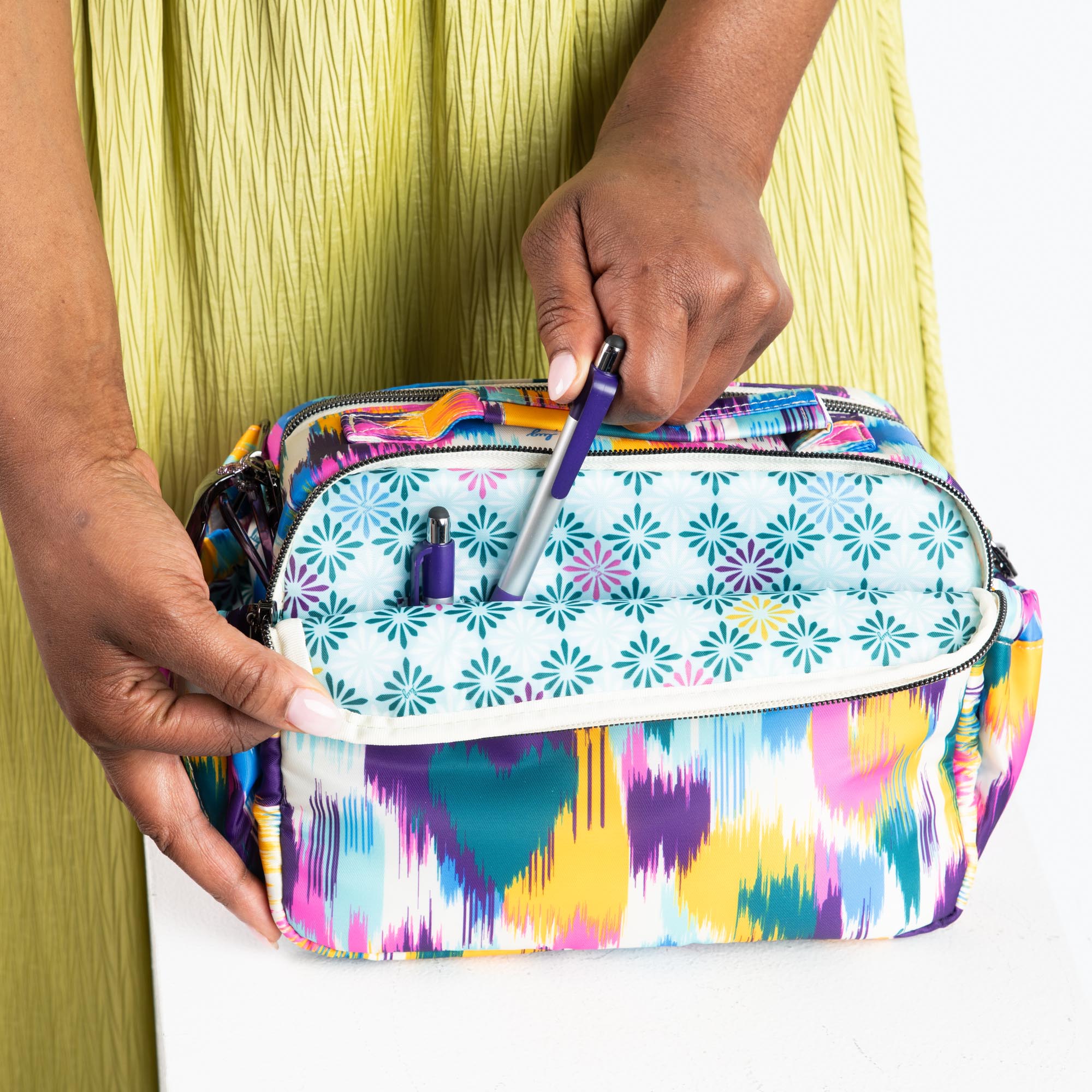 Boomer Crossbody Bag - - Boomer_Lifestyle_04_5a049884-8657-482c-8075-e6fc4821036d